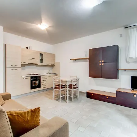 Classy In With Swimming Pool Appartement